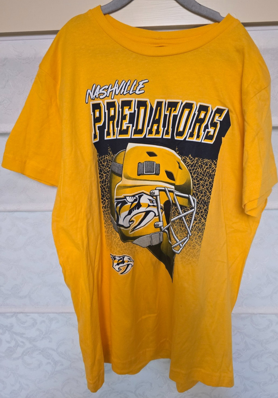 Nashville Predators Shirt Youth Large 14/16 Yellow NHL Helmet Graphic Tee NWT